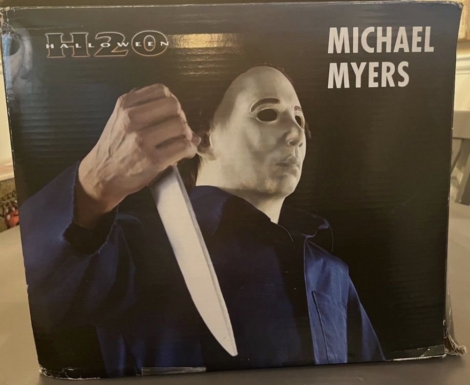 Life-Size Michael Myers Animatronic – Spirit Halloween Edition Full-size 6-ft 5 Inches Michael