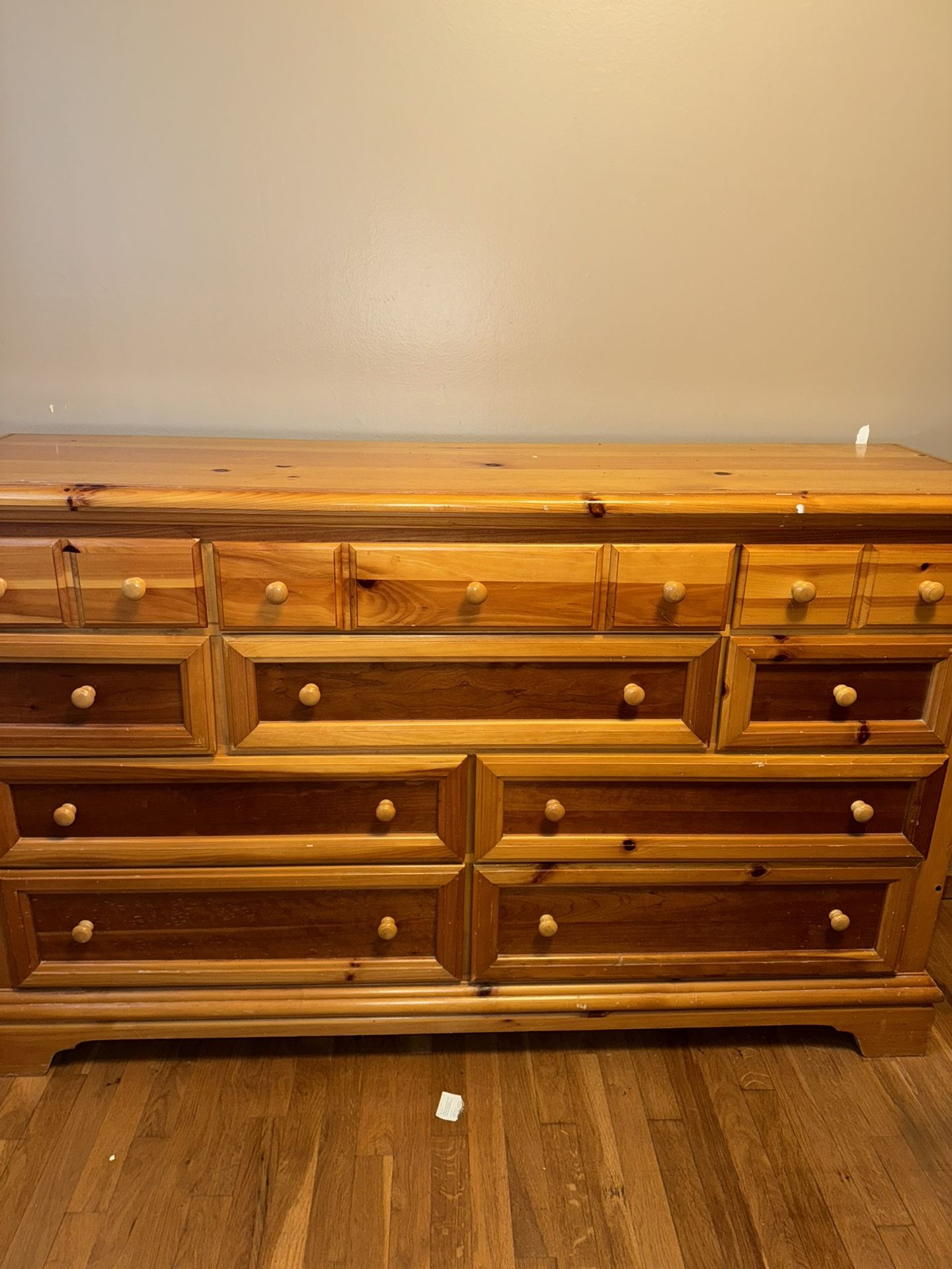 Dresser With Mirror