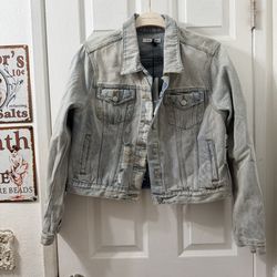 VIGOSS Light Wash Distressed Denim Jacket L