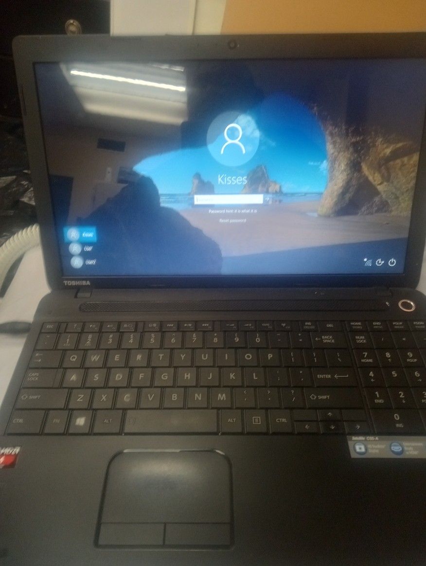 Toshiba Satellite C50-B-14D Notebook 39.6 cm (15.6") HD Intel Celeron 4 GB DDR3L-SDRAM 500 GB HDD Windows 8.1 Black Password Locked