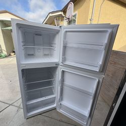 Frigidaire Refrigerator 