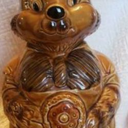 ADORABLE VINTAGE COOKIE JAR PORCELAIN BEAR. MADE IN JAPAN.