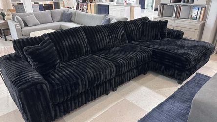 💞OM 💞  Brand New Living Room Sectional Couch with Chaise