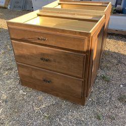 Set of 2 drawers cabinets island or can be separated!!