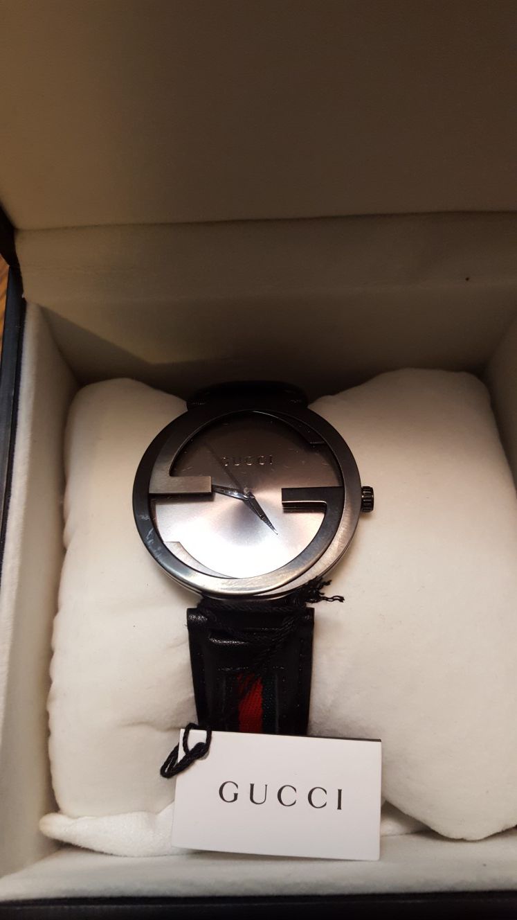 New Gucci watch 133.2 with gucci bag