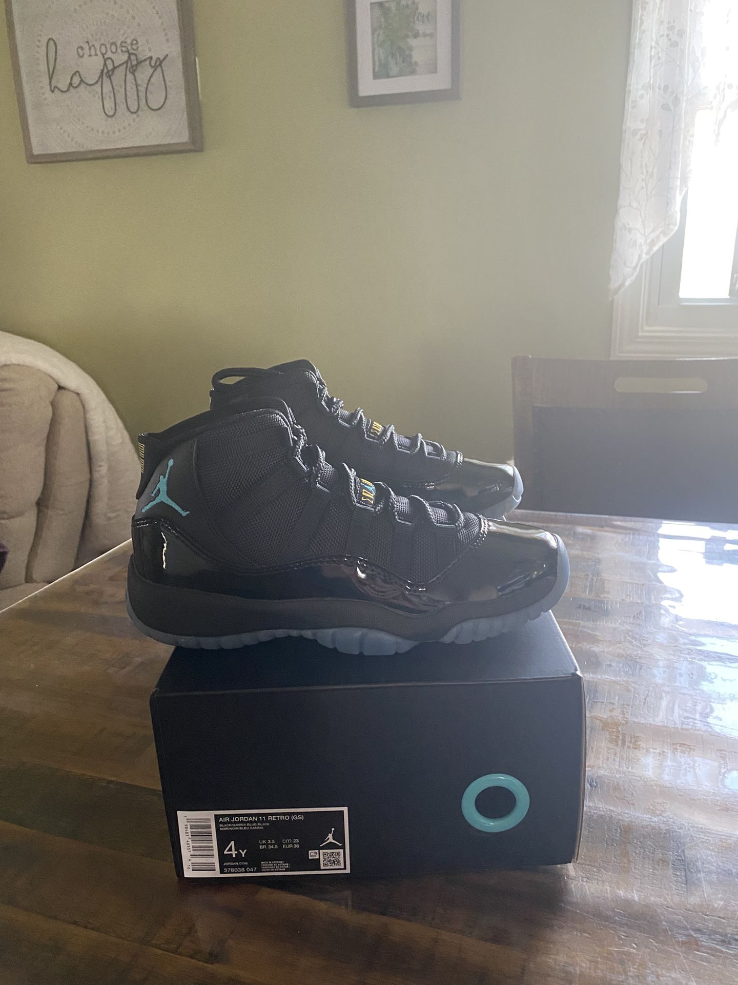 AIR JORDAN 11 GAMMA BLUE GRADESCHOOL SIZE 4y