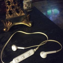 BLUETOOTH EARPODS
