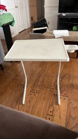 Plastic folding table