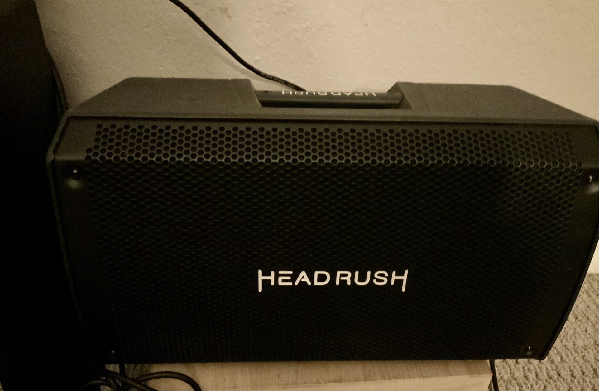HEADRUSH FRFR 108- POWERED SPEAKER FOR GUITAR OR OTHER INSTRUMENTS