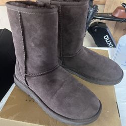 Ugg Woman’s Size 7
