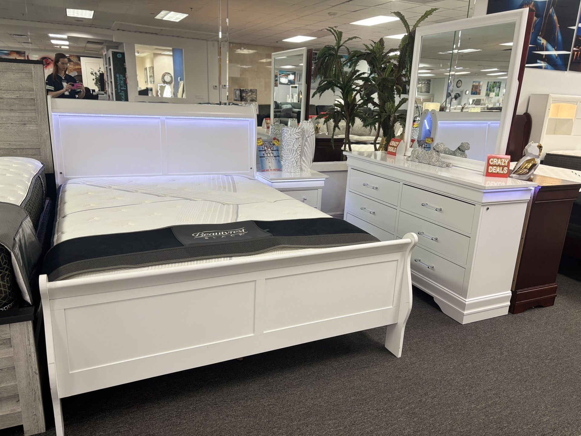 White Bedroom Set 5pc For Sale ( Free Mattress Included) Furniture Closeout ! Brand New