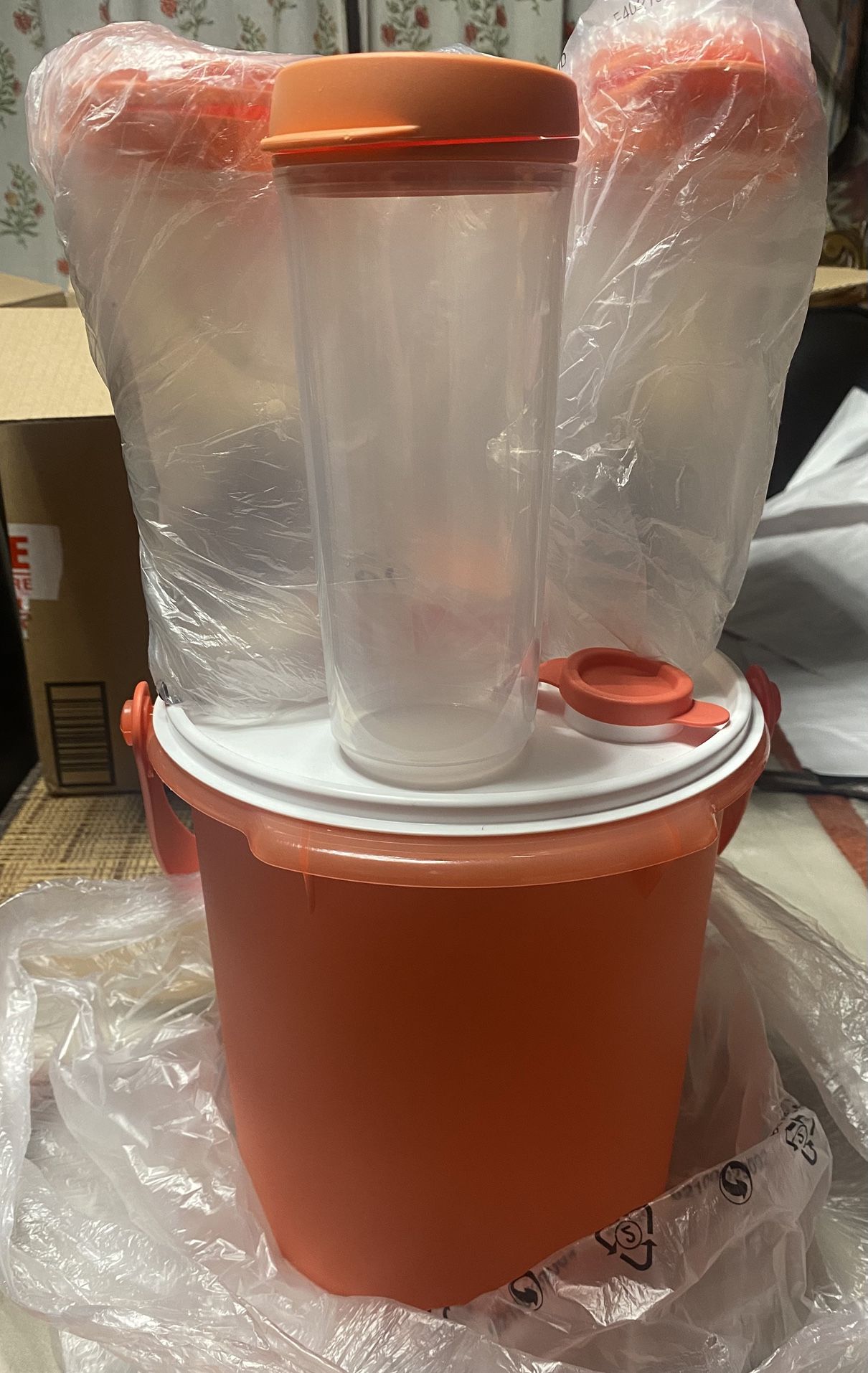 Tupperware Jar With Four Cups