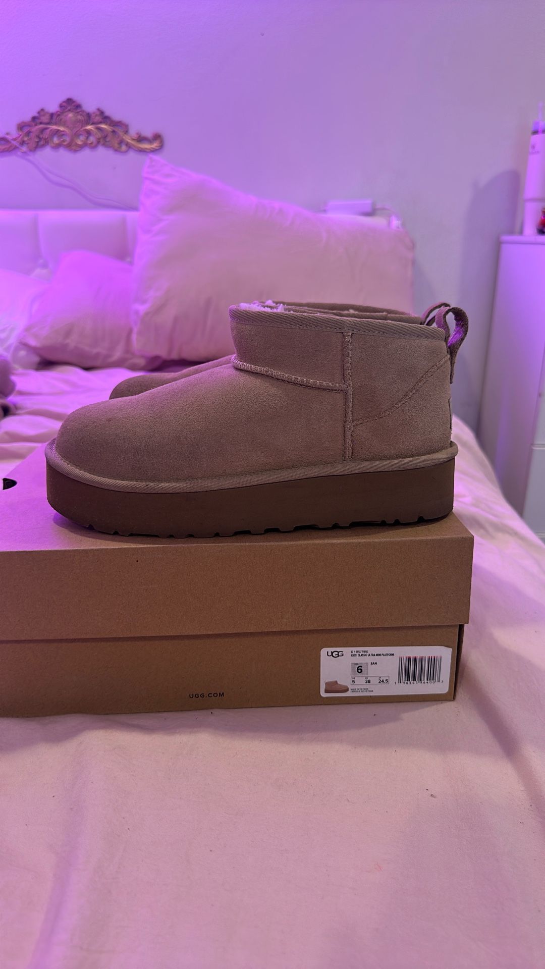 UGGS ULTRA MINI PLATFORM Size 6