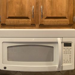 GE Microwave Great Condition 