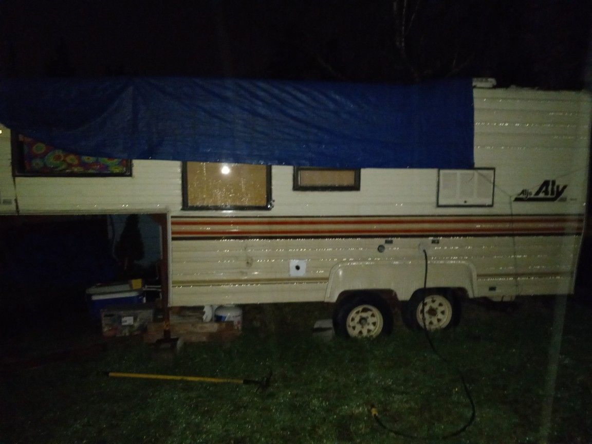 Aly Skyline 18ft Fifth Wheel