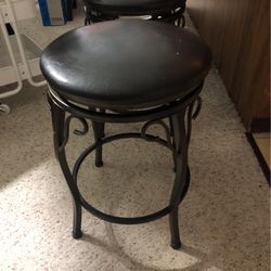  Spinning Chair /Dark Brown Stools
