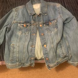 Old Navy Women’s Jean Jacket Sz L, Runs Small