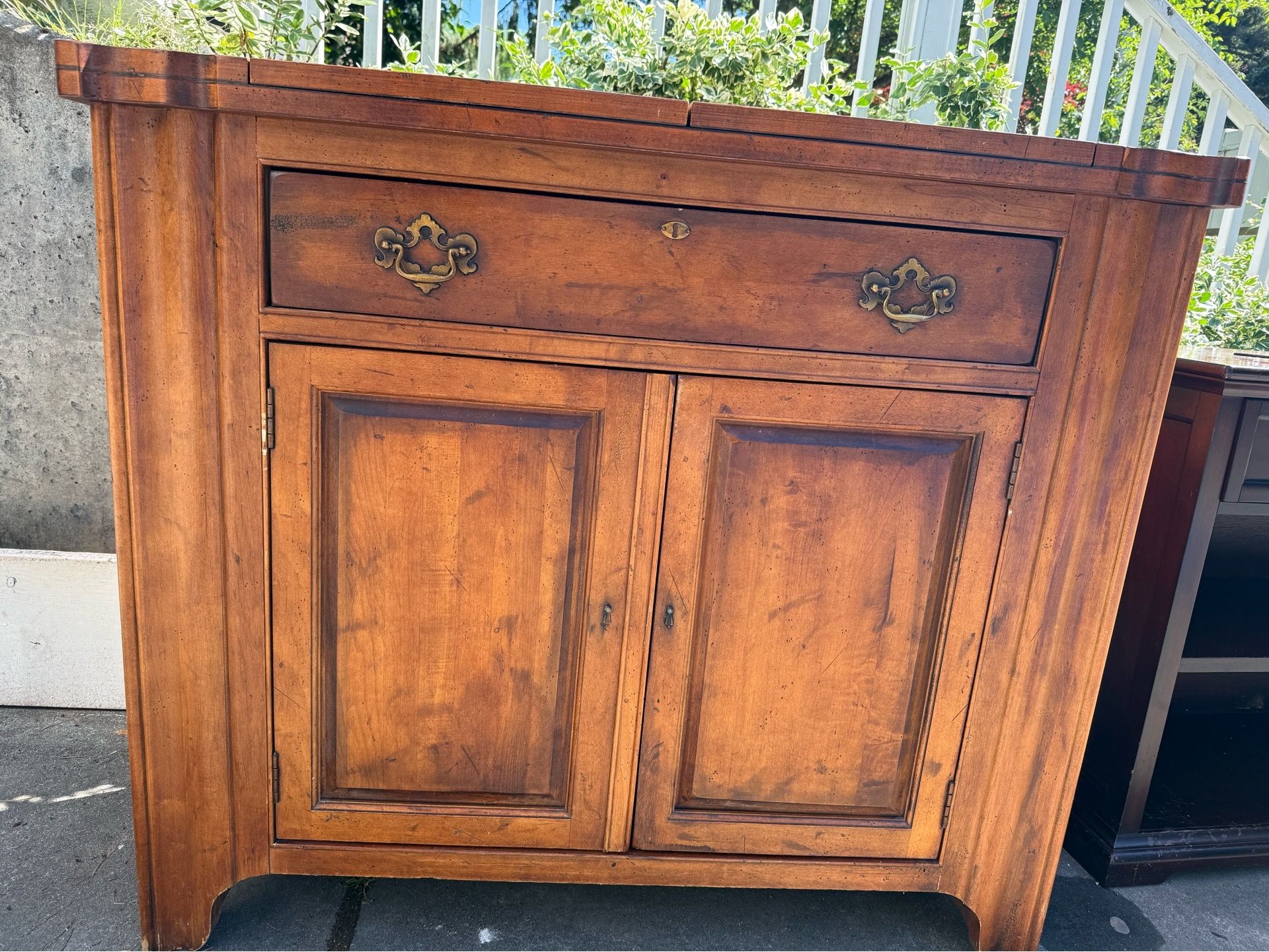 Bar / Cabinet