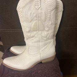 Off White cowgirl boots Size 9.5