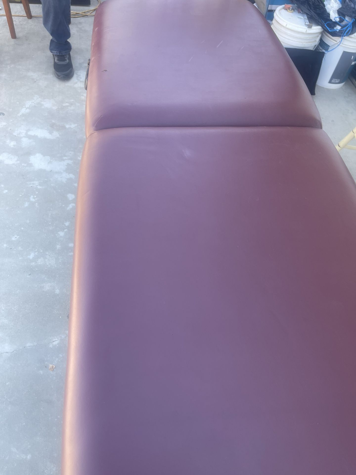 massage table
