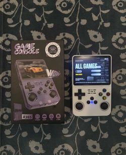Brand New R36S Portable Handheld 64 GB in White