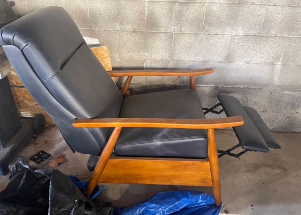 $825 Recliner chair- $REDUCED$ mid century style