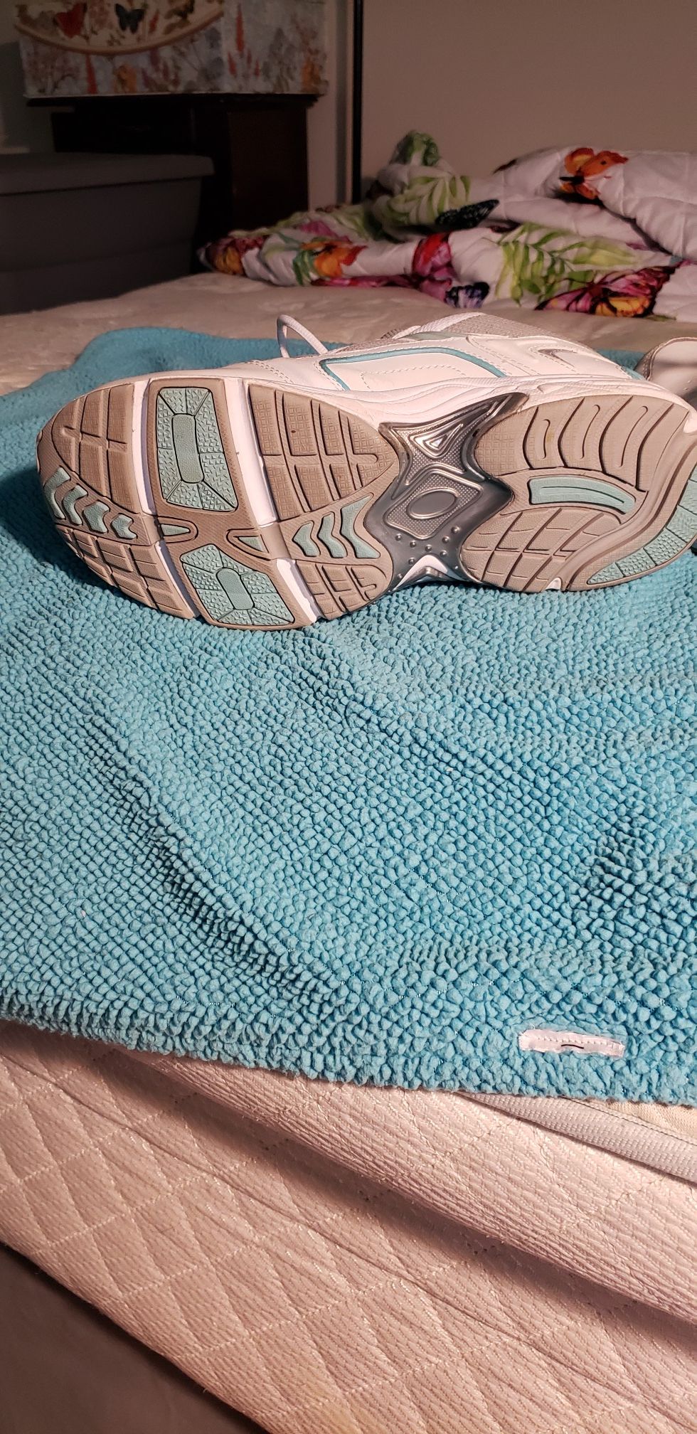 Vionic womens sneakers
