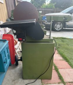 Central Machinery 6 in. Belt & 9 in. Disc Sander