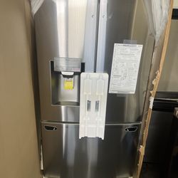 New In Box Lg French Style Stainless Steel Refrigerator 