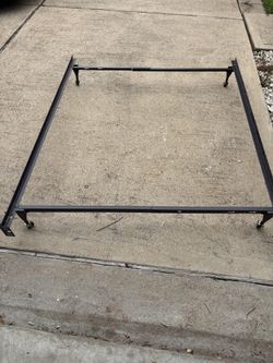 Expandable metal bed frame