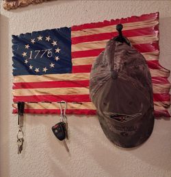 America wooden key and cap holder