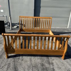 Cal king wood spindle bed