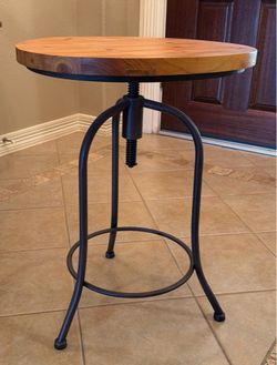 Adjustable table