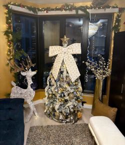 Xmas tree and decor
