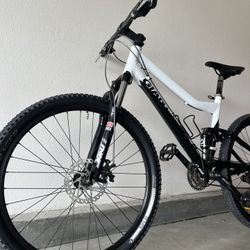 Giant bike Full Suspension- (MEDIUM)