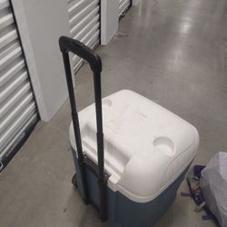 Igloo Cooler With Wheels.
