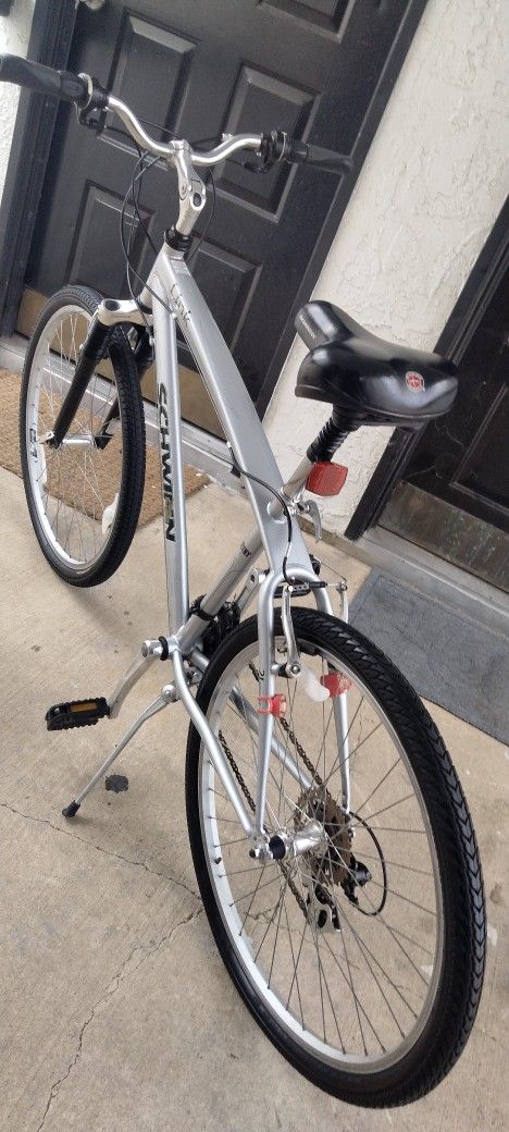 Schwinn Link Aluminum MT Bike In Great Condition for Sale in Dallas TX OfferUp