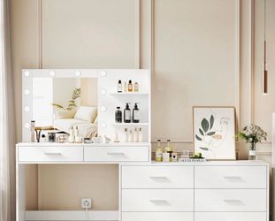 Dresser w/Vanity