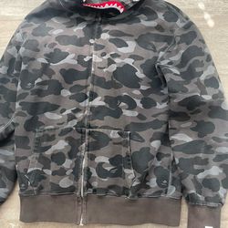 Autheinic Bape Hoodie Size m