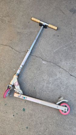 HELLO KITTY LITTLE KIDS SCOOTER