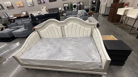 DAY BED