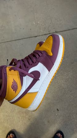 Air Jordan 1 Mid Sneaker