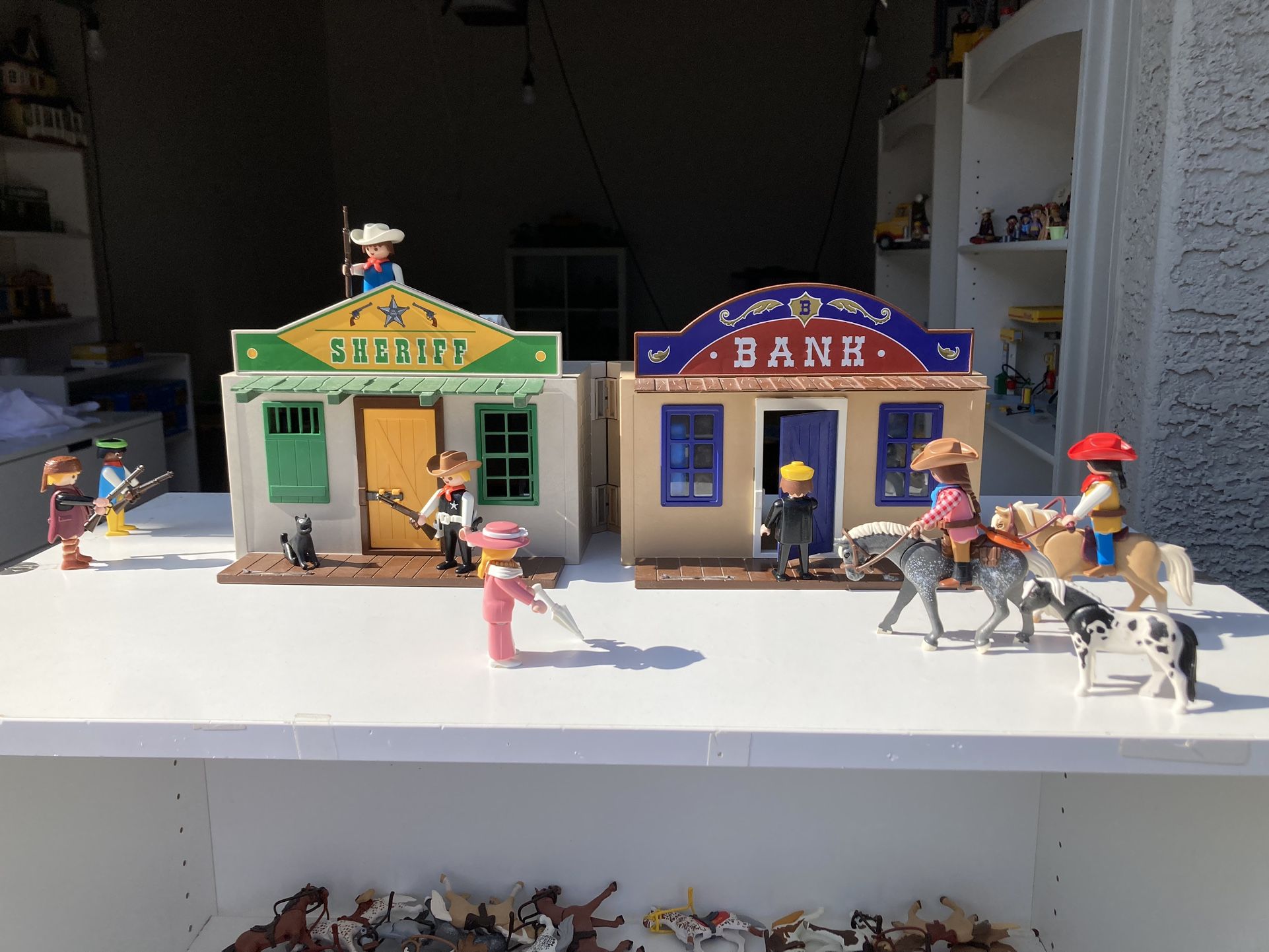 Playmobil 4398 Take Along City Sheriff & Bank Offices