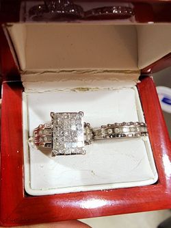 Gorgeous 14k Engagement Set With Diamonds All Over!!
