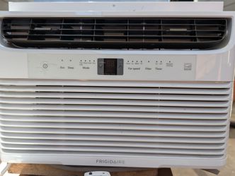 Frigidaire Window AC Unit (+remote and bracket)