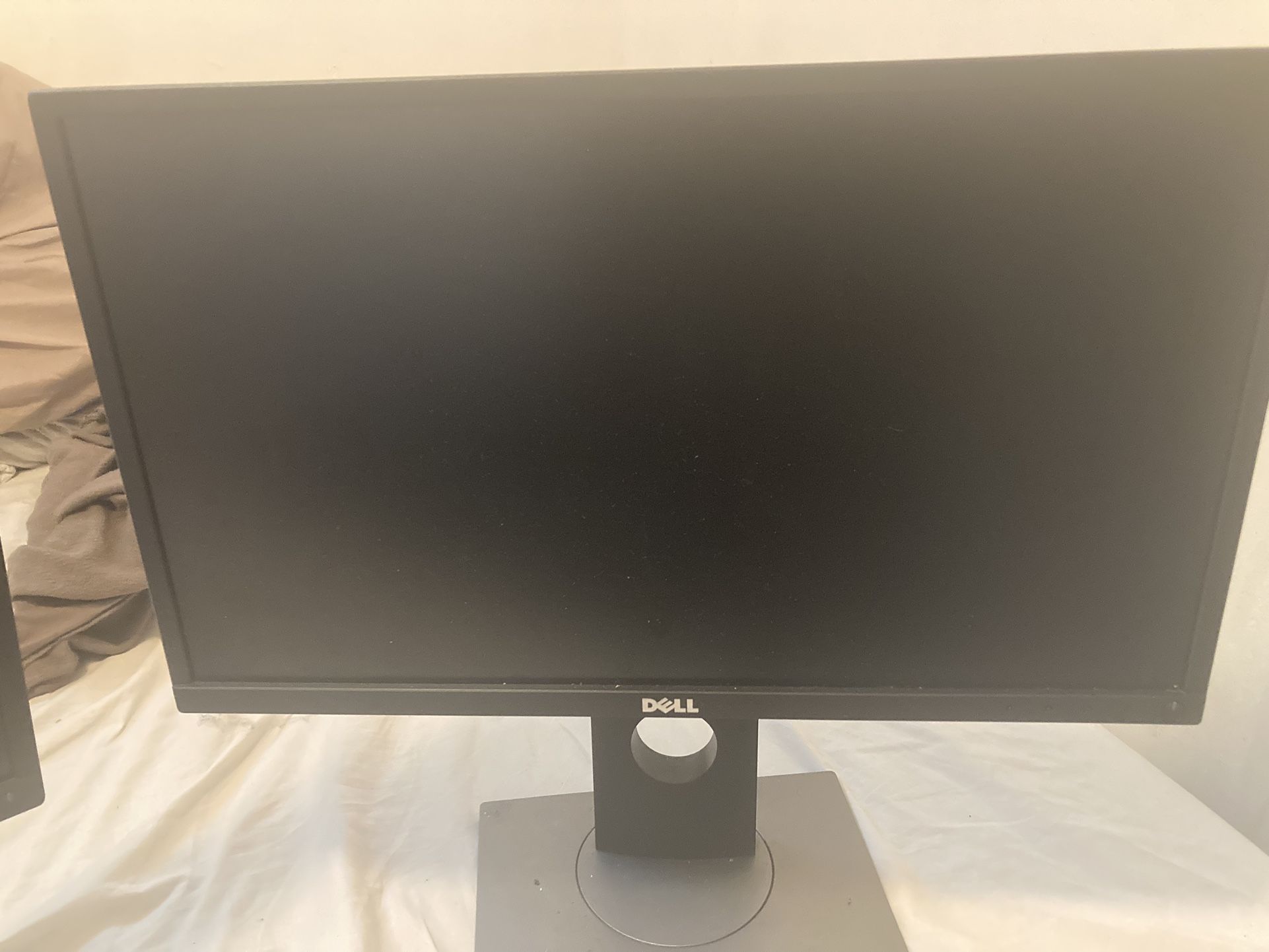 2 27' Dell Monitor - Good condition uses for 1 month only