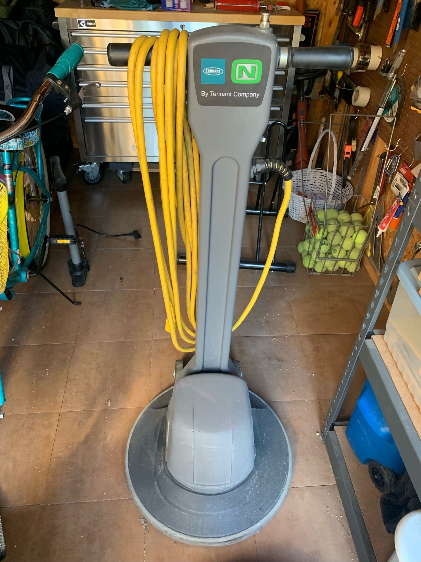 Professional 20in Tennant Floor Scrubber/Polisher