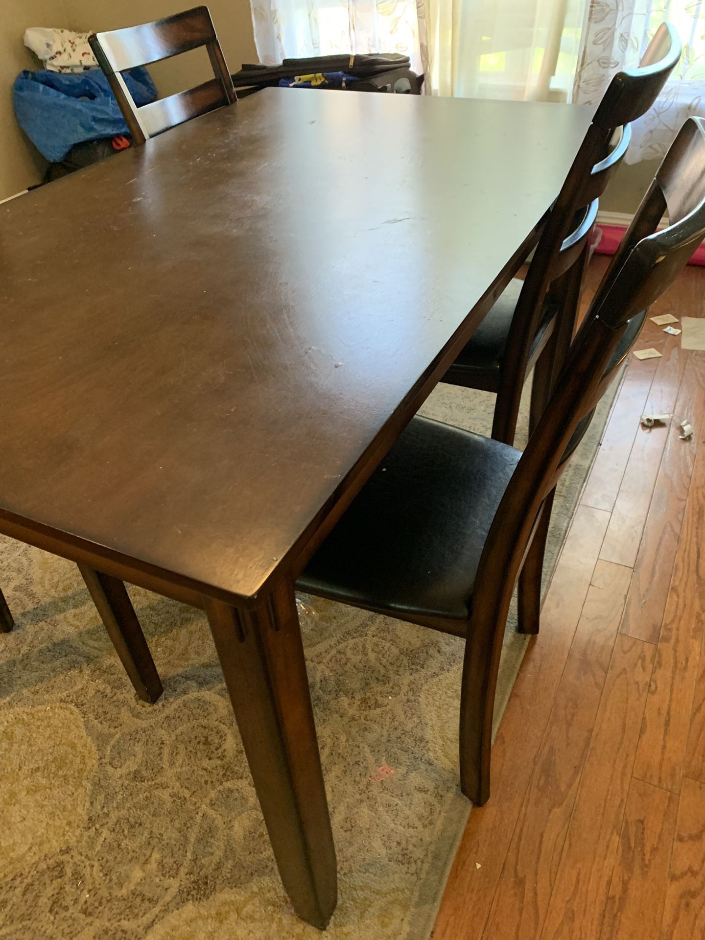Dinning Table With4 Chairs