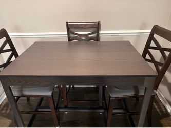 Mesa con 4 sillas, / Dining room with 4 chairs