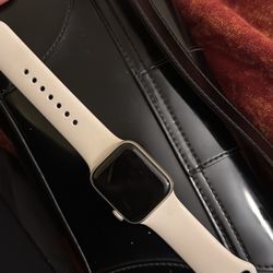 Apple Watch SE (2nd Generation) 40mm Aluminum Case with Sport Band - Starlight,
